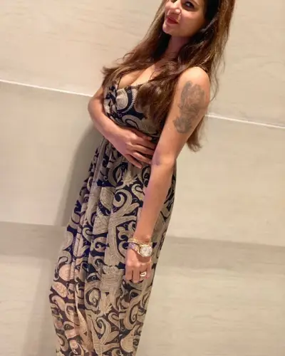 Ratia Escort